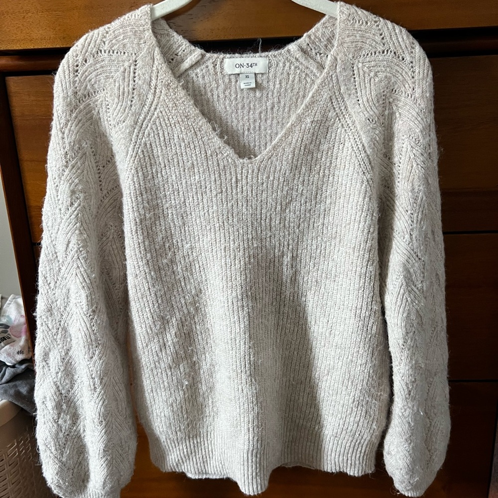 ON 34th Women's V-Neck Beige Sweater